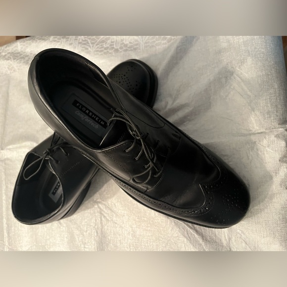 Florsheim Men’s Size  12 Black Leather Dress Shoe worn once - Picture 2 of 11